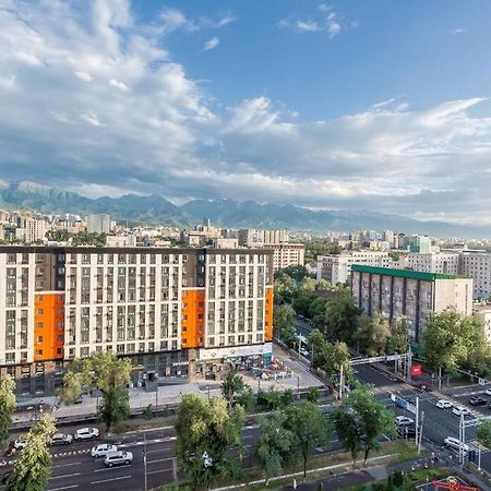Квартира С Видом На Горы Almaty Bagian luar foto