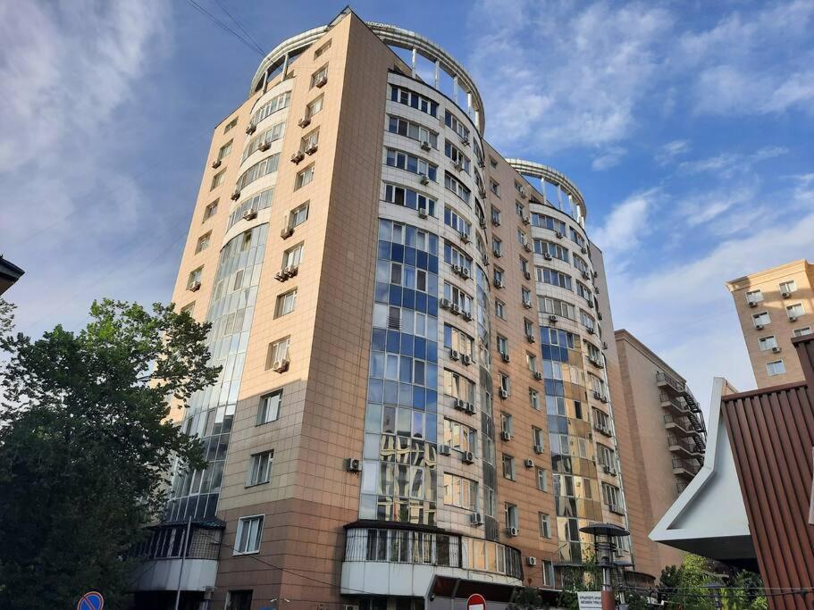 Квартира С Видом На Горы Almaty Bagian luar foto